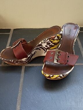 ALDO Brown Leather Buckle Floral-Print Wedge Sandals | Size 7